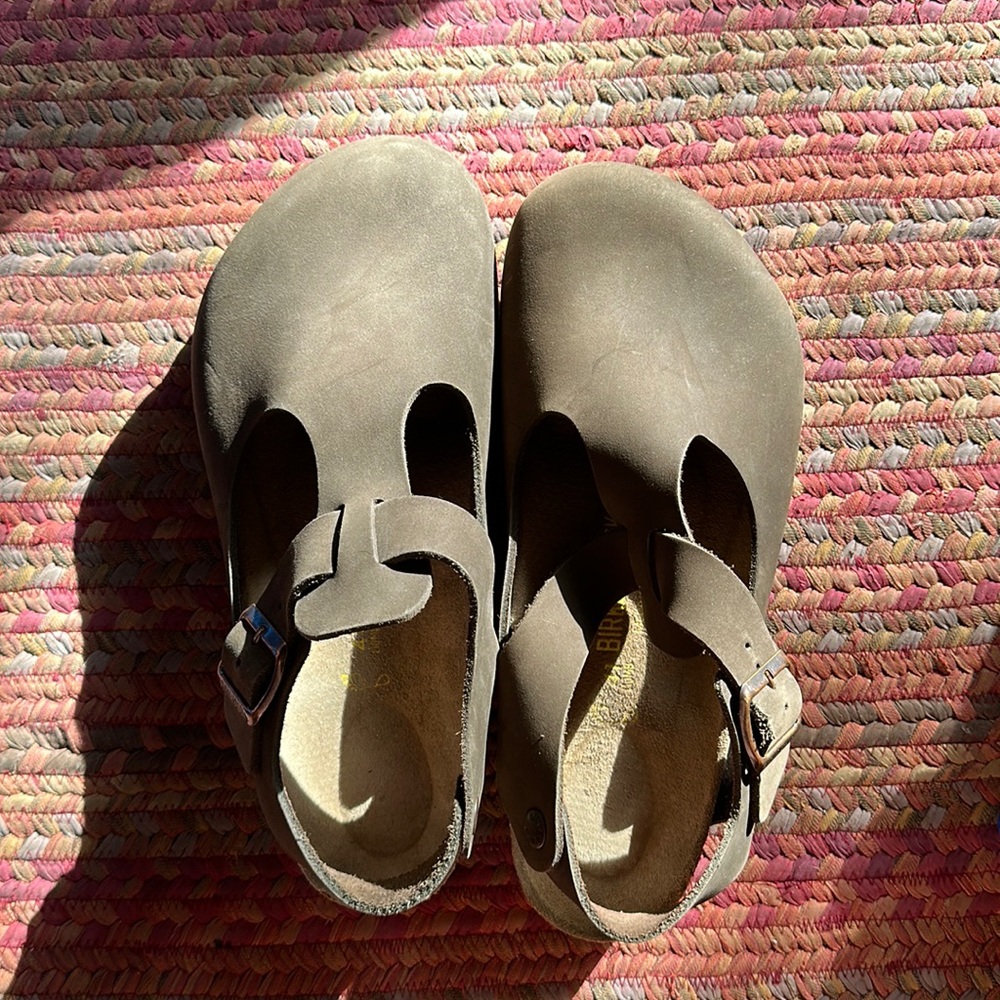 RARE BIRKENSTOCK BROWN LEATHER BUCKLE MARY JANE CLOGS
